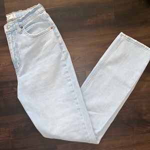 Abercrombie & Fitch Curve Love Ultra High Rise 90s Slim Straight Jeans